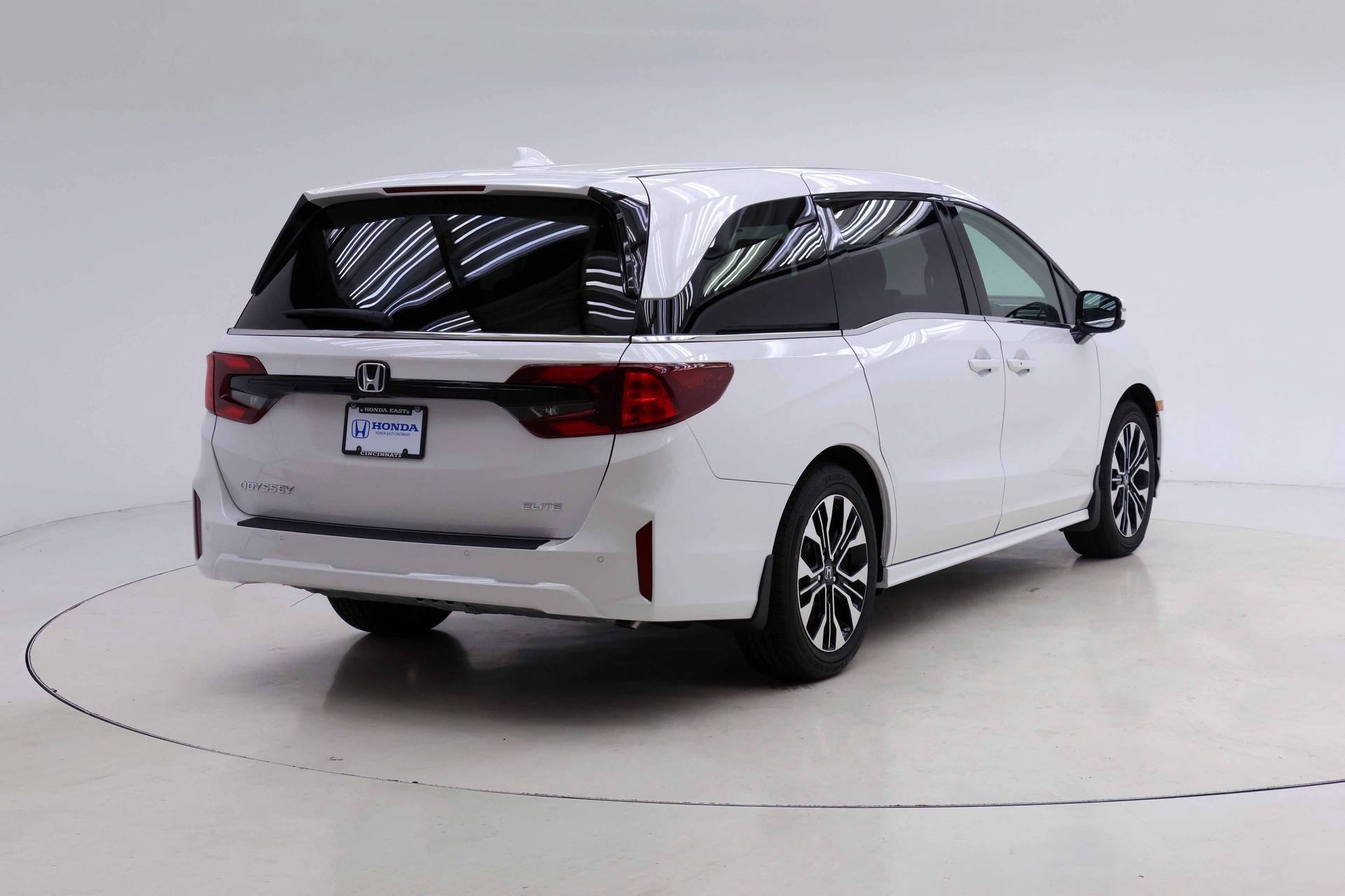 New 2027 Honda Odyssey Elite image 2