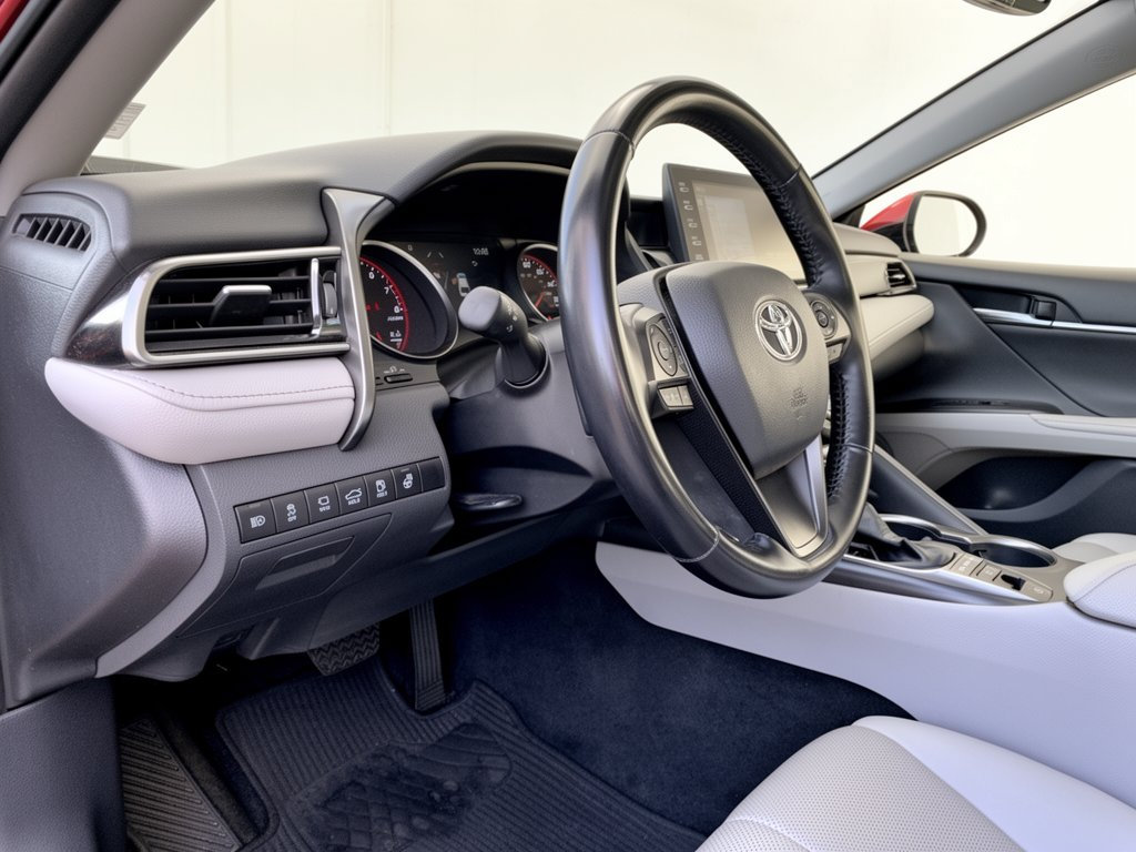 Used 2022 Toyota Camry XSE w/ Navigation Package FWD image 4