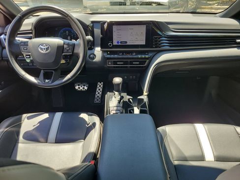 Used 2025 Toyota Camry SE FWD image 13