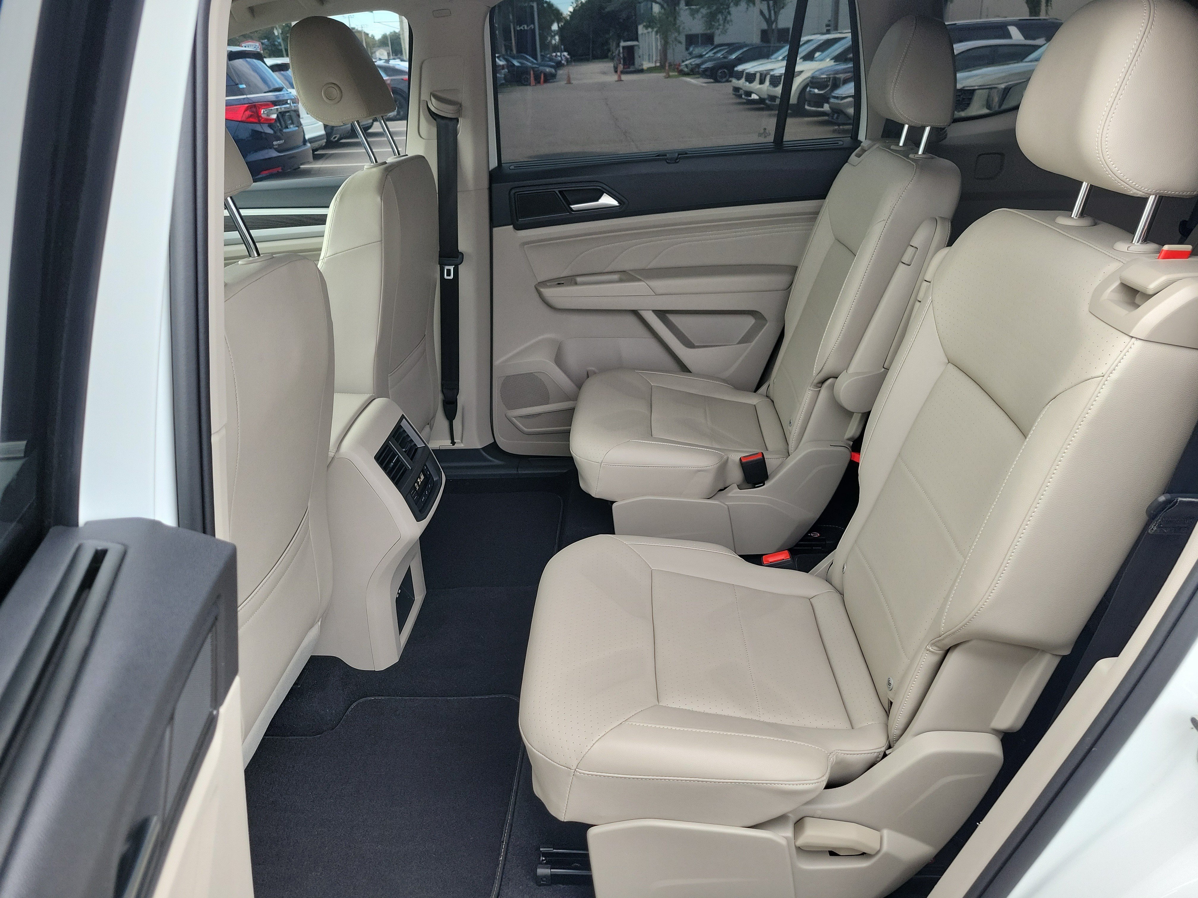 Used 2022 Volkswagen Atlas SE FWD image 16