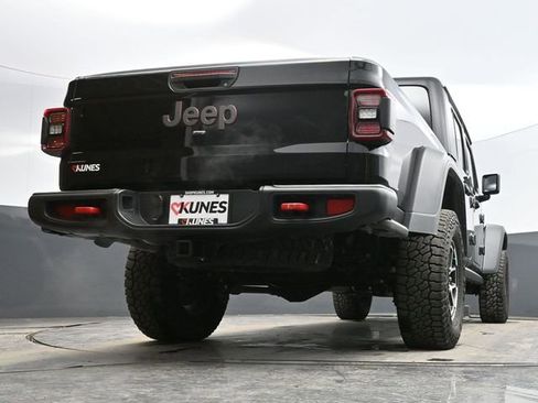 Used 2024 Jeep Gladiator Rubicon w/ Technology Group AWD/4WD image 49