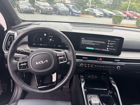 Certified 2025 Kia Sorento SX Prestige AWD/4WD image 4