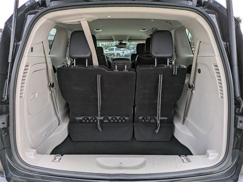 Used 2024 Chrysler Pacifica Select image 13