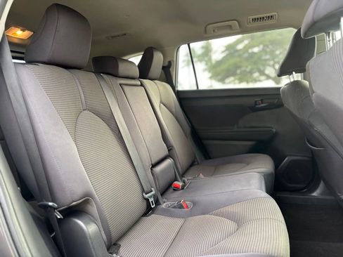 Used 2023 Toyota Highlander L FWD image 11