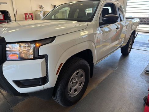 Used 2025 Nissan Frontier S AWD/4WD image 4