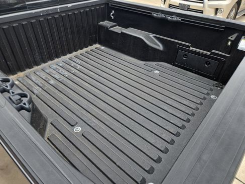 Used 2018 Toyota Tacoma SR5 image 7