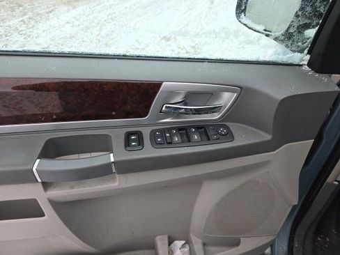 Used 2010 Chrysler Town & Country Touring w/ Heated Seat Group image 12