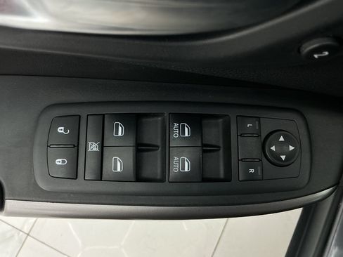 Used 2019 Jeep Cherokee Limited AWD/4WD image 38