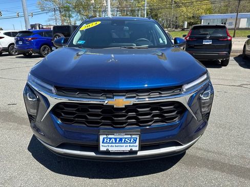 Used 2024 Chevrolet Trax LT w/ LT Convenience Package FWD image 10