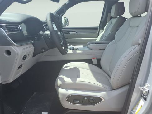 New 2026 Jeep Grand Wagoneer Limited AWD/4WD image 10