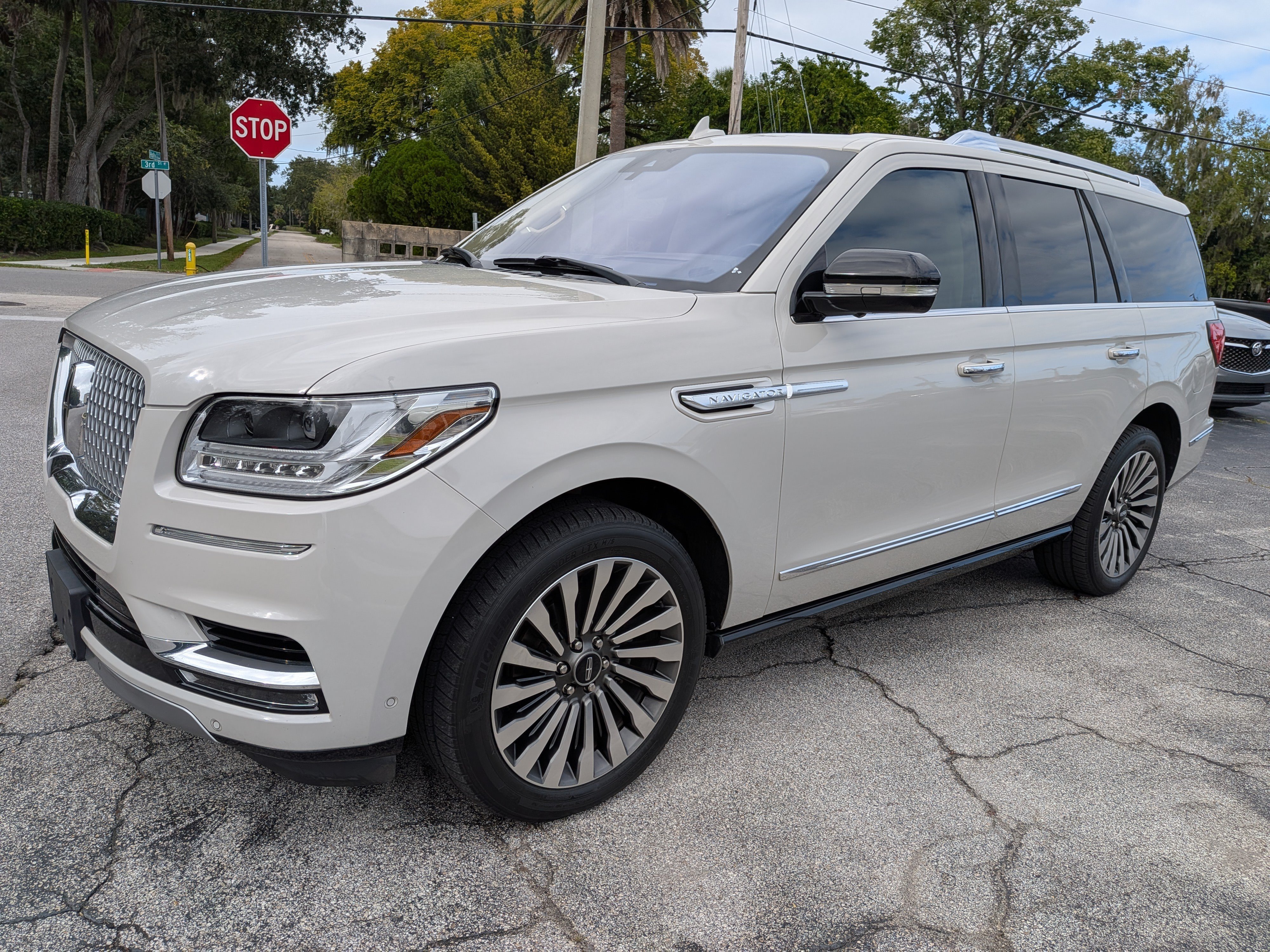 Used 2019 Lincoln Navigator Reserve AWD/4WD image 8
