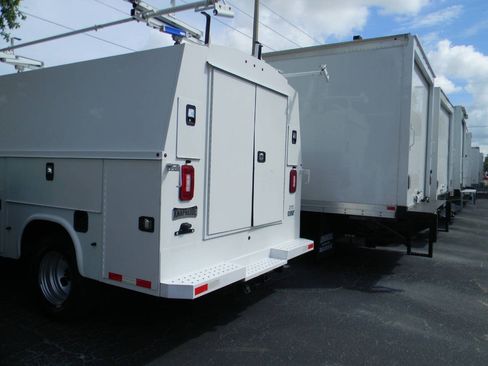 Used 2022 Ford F350 XL w/ Power Equipment Group RWD image 23