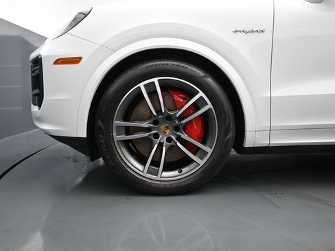 Used 2024 Porsche Cayenne Turbo AWD/4WD image 9