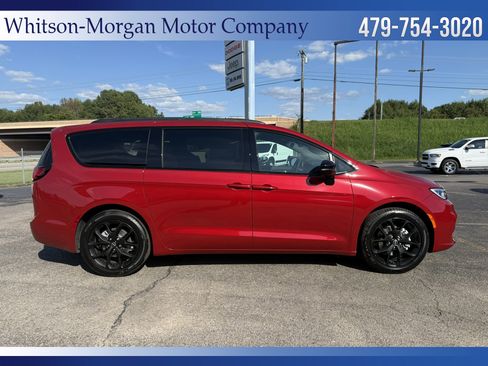 New 2026 Chrysler Pacifica Select image 5