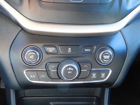 Used 2015 Jeep Cherokee Latitude image 13