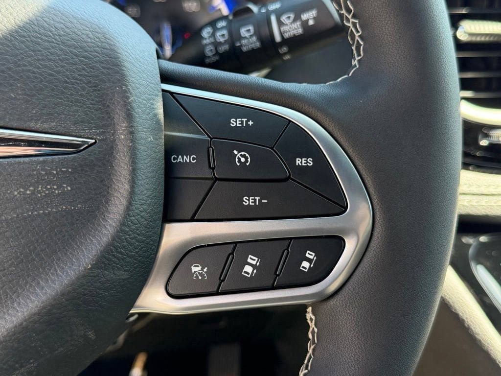 New 2026 Chrysler Pacifica Select FWD image 18