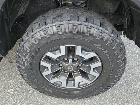 Used 2022 Toyota Tacoma TRD Off-Road w/ Technology Package image 15