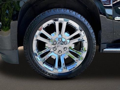 Used 2018 GMC Yukon SLT w/ Premium Edition AWD/4WD image 8