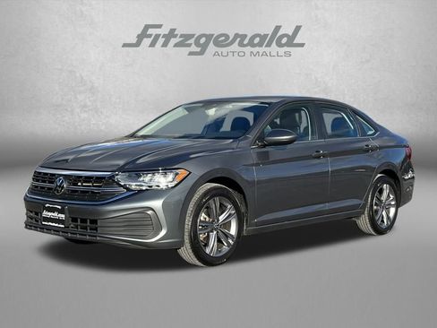 Used 2024 Volkswagen Jetta SE image 2