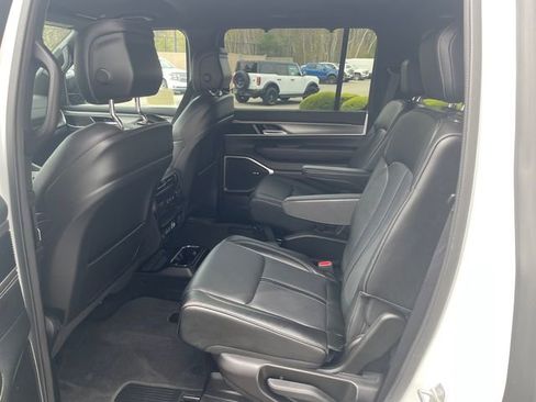Used 2025 Jeep Wagoneer Series II w/ Convenience Group I AWD/4WD image 19