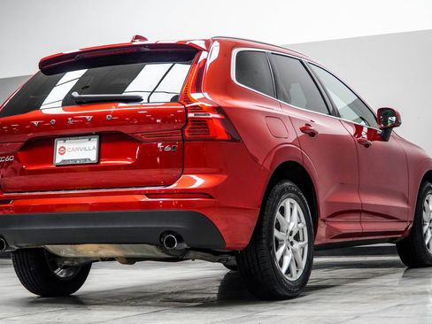 Used 2021 Volvo XC60 T6 Momentum image 12