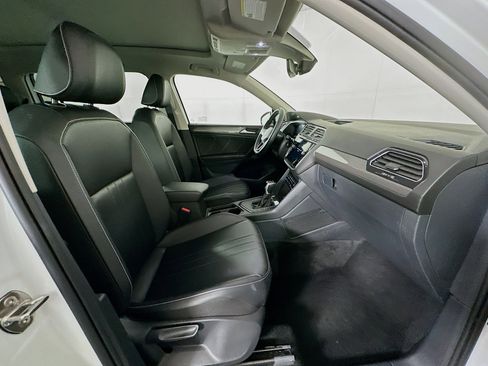Used 2024 Volkswagen Tiguan SE image 31