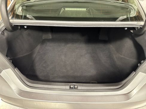 Used 2018 Toyota Camry SE FWD image 30