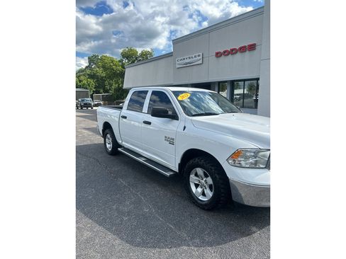 Used 2022 RAM 1500 Classic SLT RWD image 2