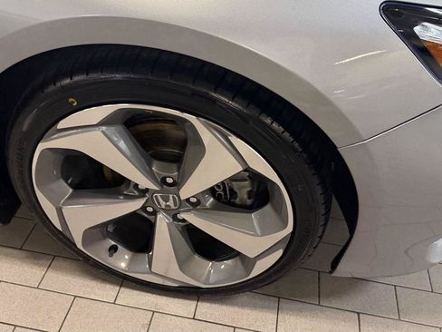 Used 2018 Honda Accord Touring image 10
