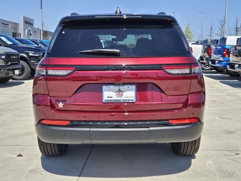 New 2025 Jeep Grand Cherokee Limited image 4