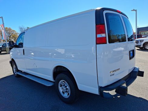 Used 2024 Chevrolet Express 2500 w/ Driver Convenience Package image 4