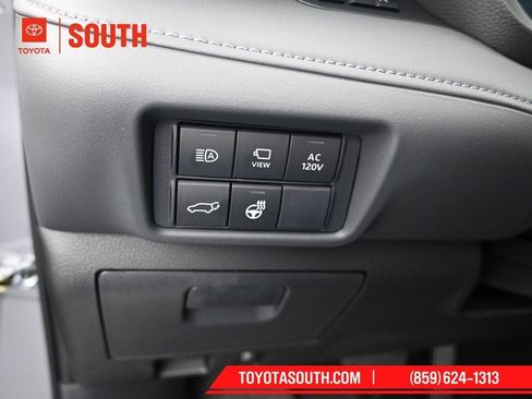 New 2026 Toyota Highlander Platinum image 26