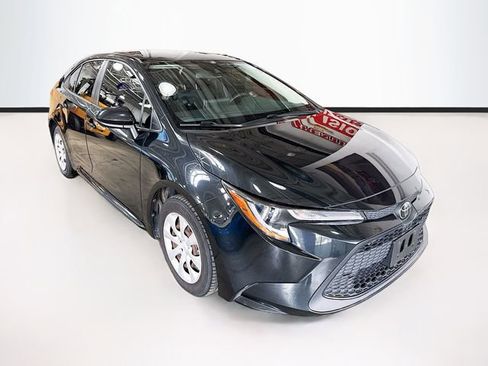 Used 2020 Toyota Corolla LE FWD image 3