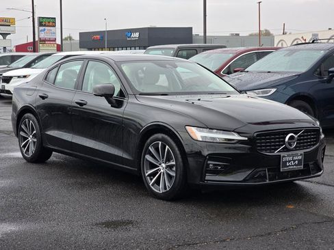 Used 2022 Volvo S60 B5 Inscription image 7