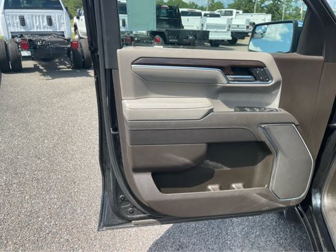 Used 2025 GMC Sierra 1500 SLT AWD/4WD image 10