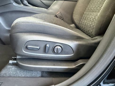 Used 2024 Chevrolet Equinox LT FWD image 13