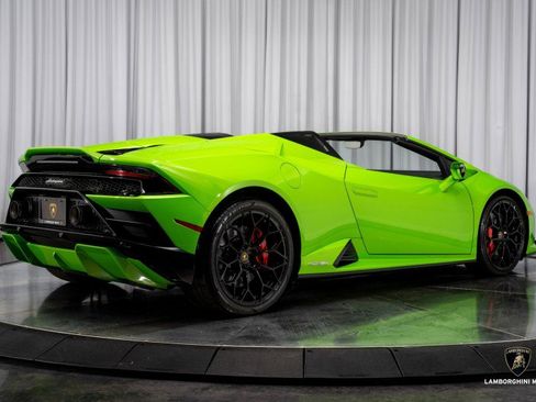 Used 2023 Lamborghini Huracan EVO image 19