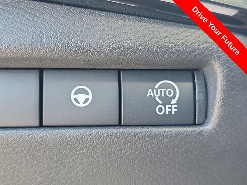 Used 2025 Nissan Kicks SR FWD image 19
