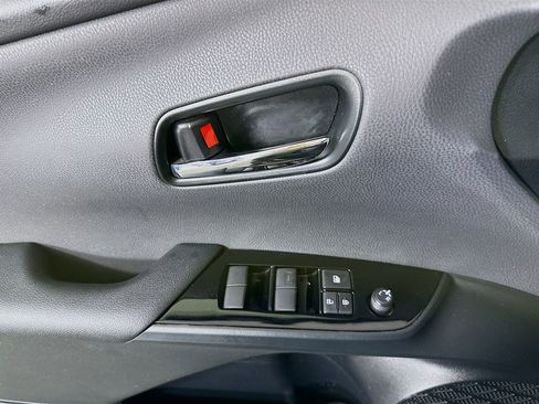 Certified 2022 Toyota Prius FWD image 23