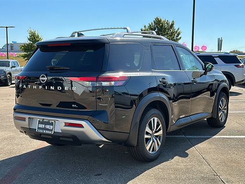 New 2025 Nissan Pathfinder SL image 8