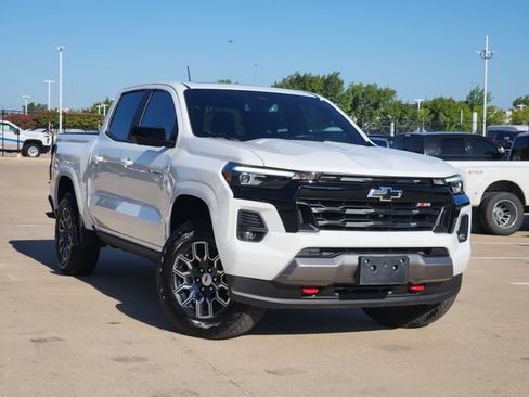 Used 2024 Chevrolet Colorado Z71 w/ Z71 Convenience Package 2 AWD/4WD image 2