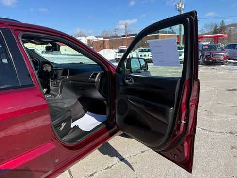 Used 2017 Jeep Grand Cherokee Altitude image 52