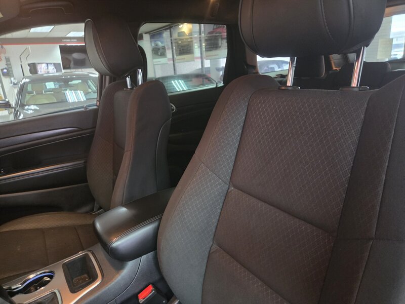 Used 2018 Jeep Grand Cherokee Laredo AWD/4WD image 13