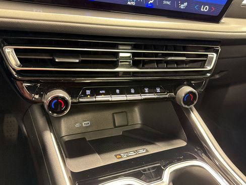 New 2026 Chevrolet Traverse LT w/ Sun and Wheel Package FWD image 26