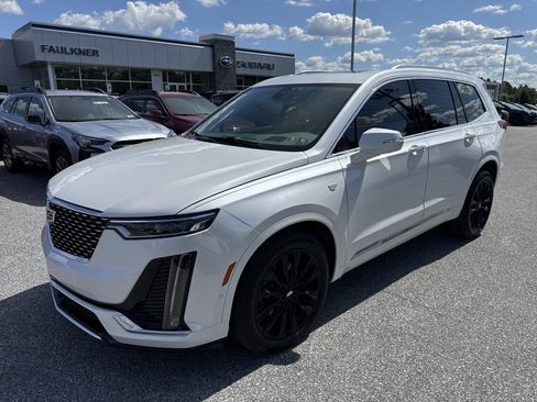 Used 2022 Cadillac XT6 Premium Luxury w/ Technology Package AWD/4WD image 30