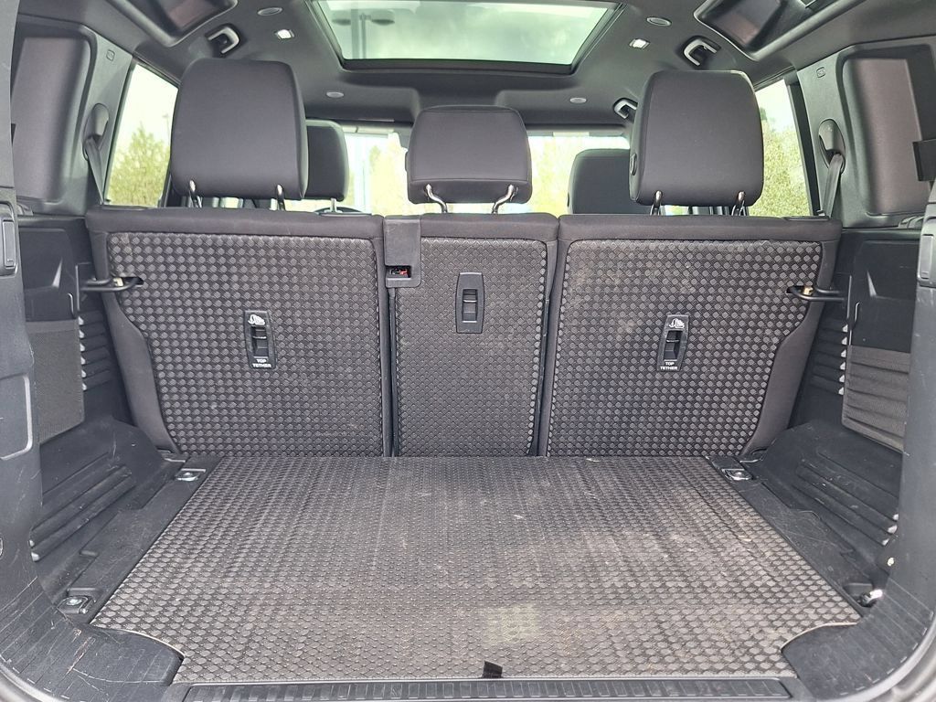 Used 2025 Land Rover Defender 110 S AWD/4WD image 32