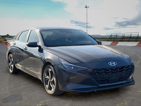 Used 2023 Hyundai Elantra SEL w/ Convenience Package FWD image 2