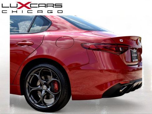Used 2017 Alfa Romeo Giulia Ti w/ TI 19" Sport Package AWD/4WD image 9