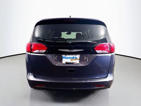 Used 2023 Chrysler Voyager LX FWD image 21