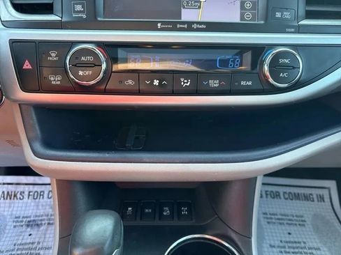Used 2019 Toyota Highlander Limited image 19